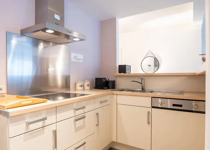 Apartment Papa Figos - Classy And Spacious 2 Bedroom